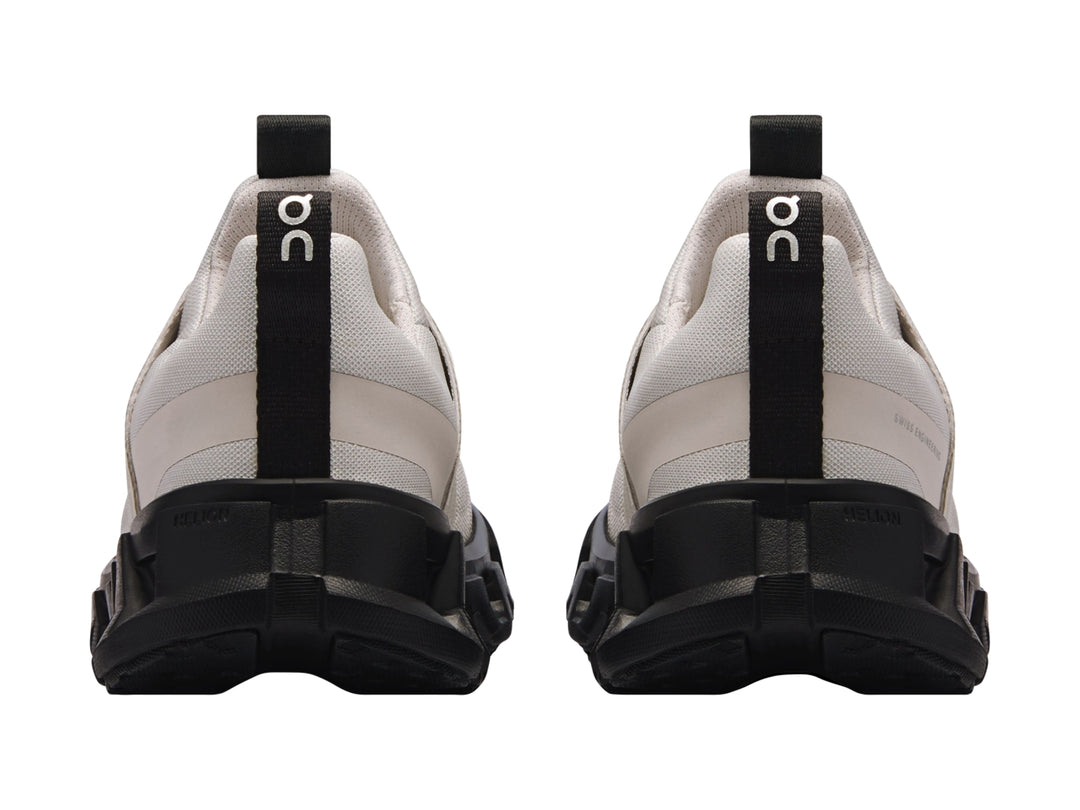 Tenis deportivos On Cloud para niños en color gris wolf con suela negra robusta.