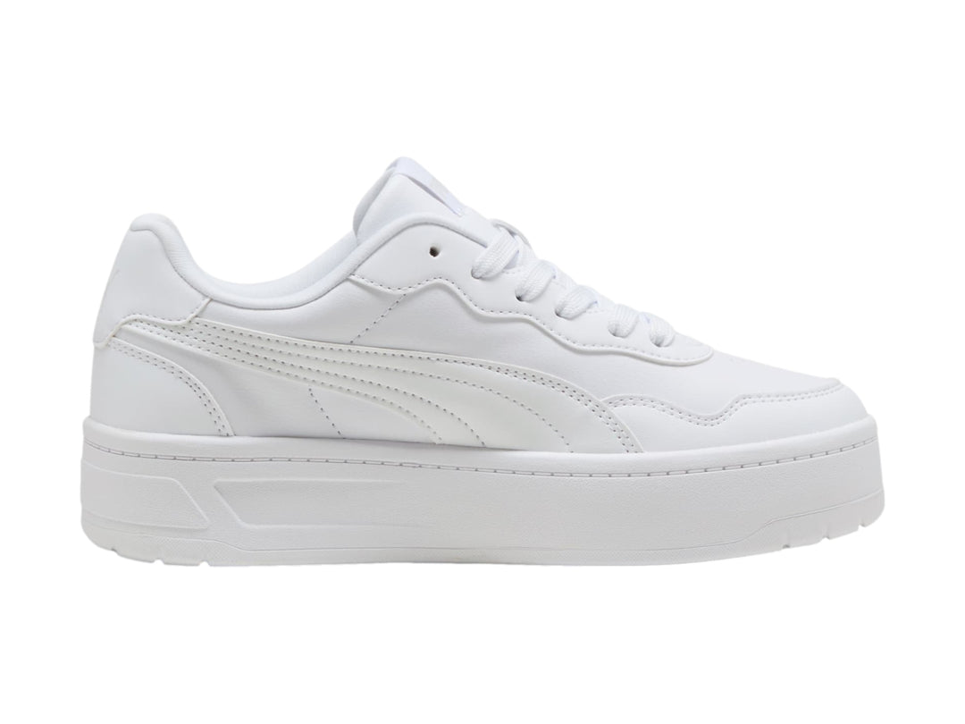 Tenis PUMA Court Lally Skye color blanco con suela de plataforma.