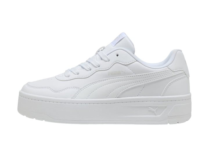 Tenis PUMA Court Lally Skye color blanco con suela de plataforma.