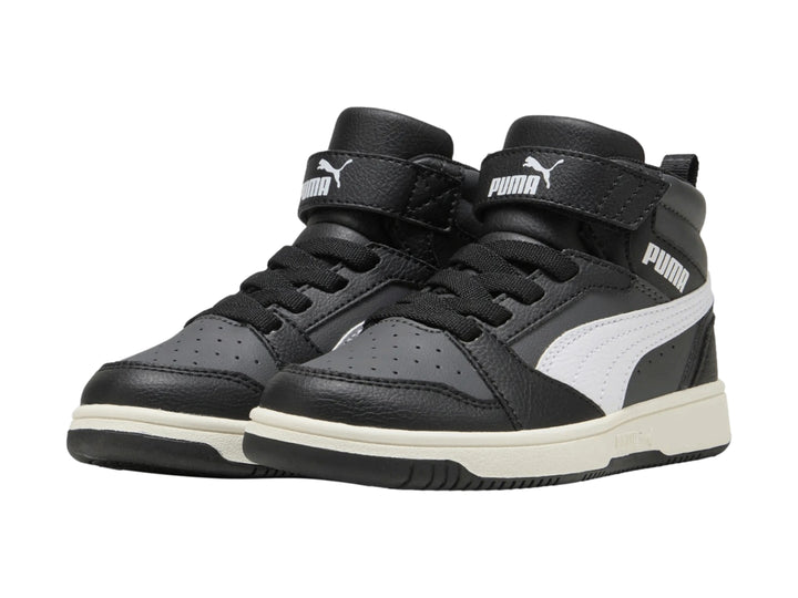 Tenis PUMA Rebound V6 Mid AC+ PS color negro con detalles y suela en blanco.