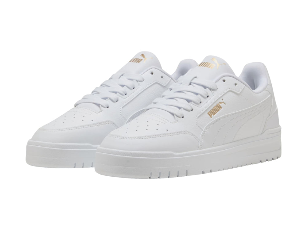 Tenis PUMA Shuffle Downtown color blanco con detalles dorados, vista lateral.