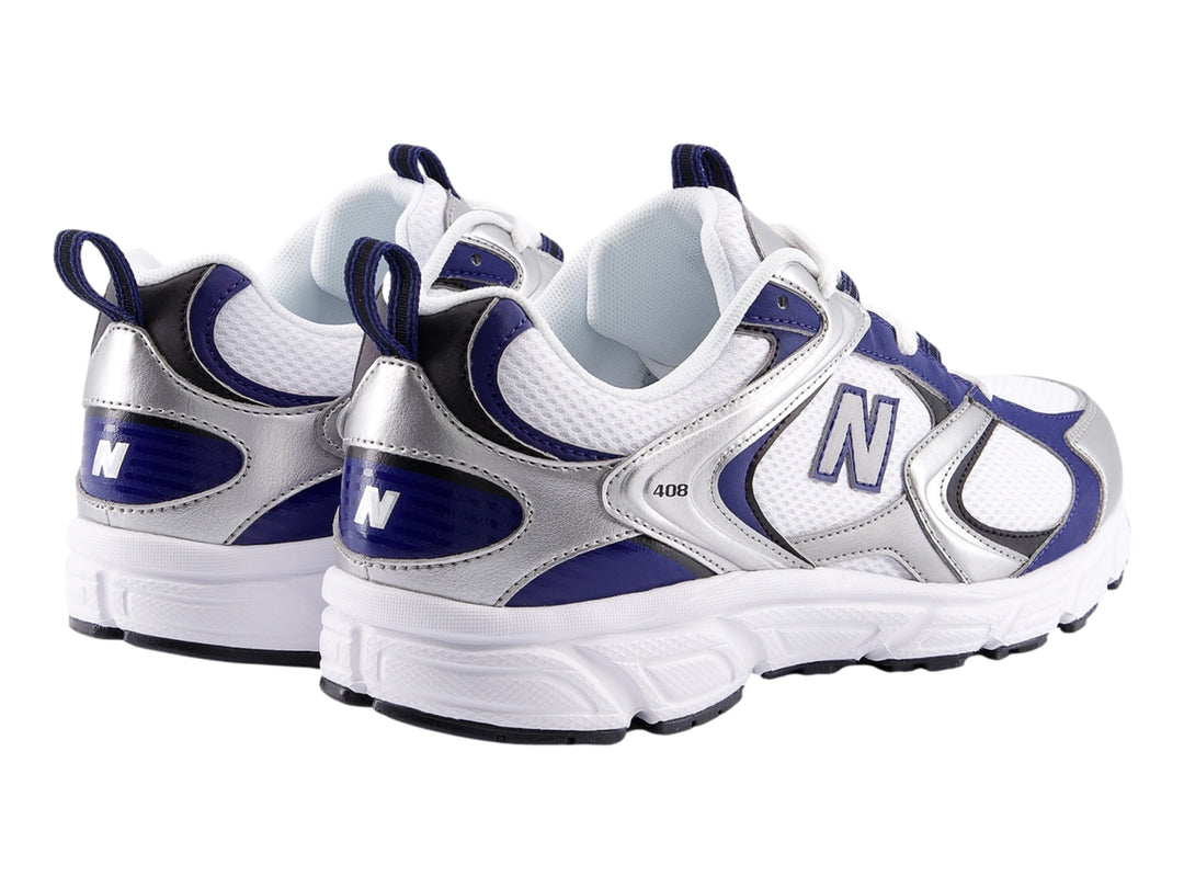 Tenis New Balance 408 para hombre en color blanco con detalles en azul y plata.