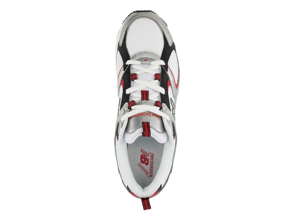 Tenis New Balance 408 blancos con detalles en plata y rojo para hombre.