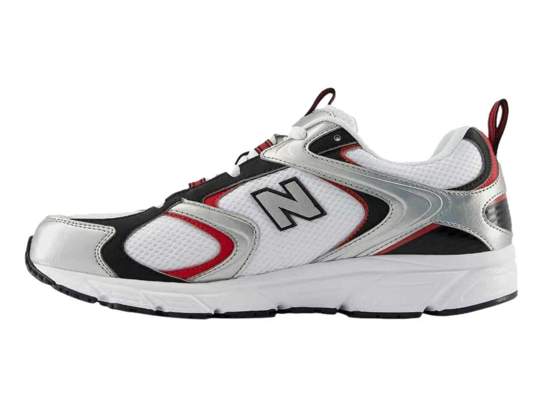 Tenis New Balance 408 blancos con detalles en plata y rojo para hombre.