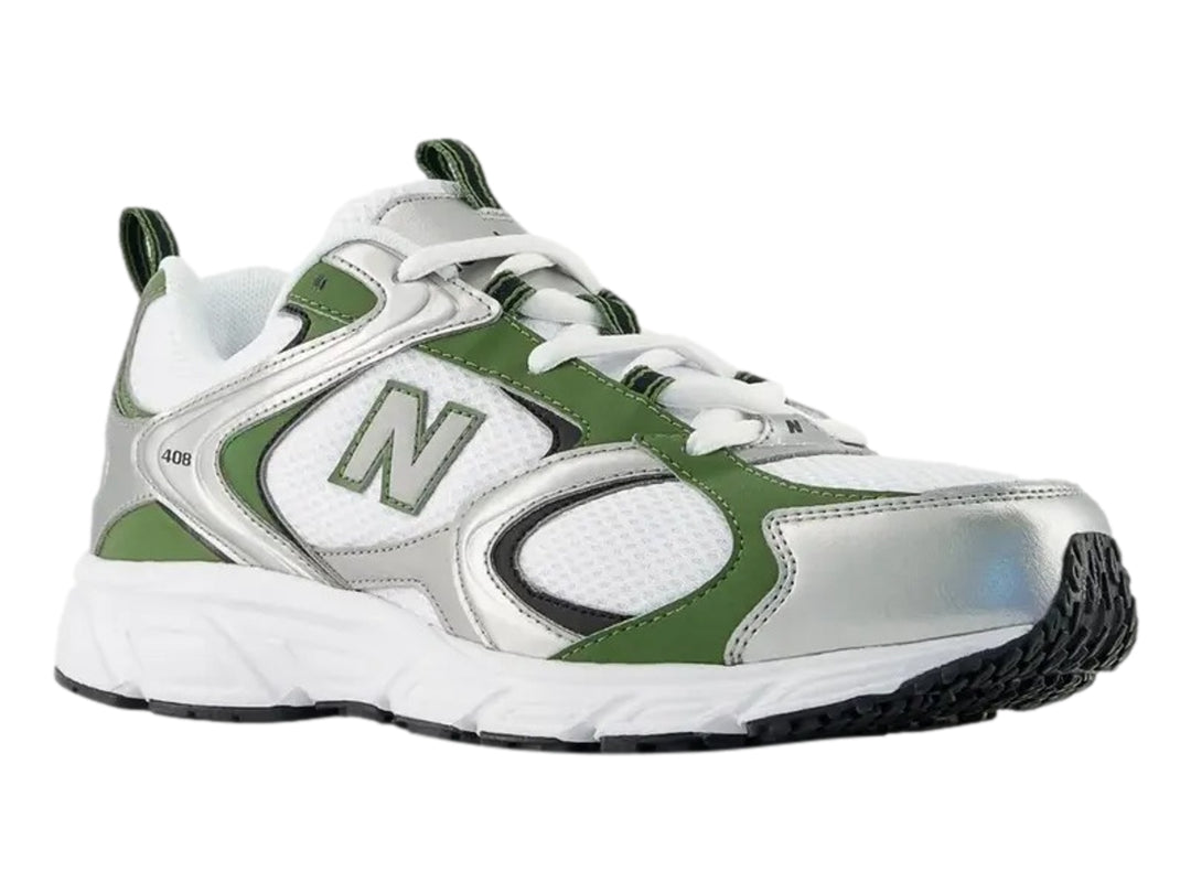 Tenis New Balance 408 para hombre en color blanco con detalles en verde y plateado.