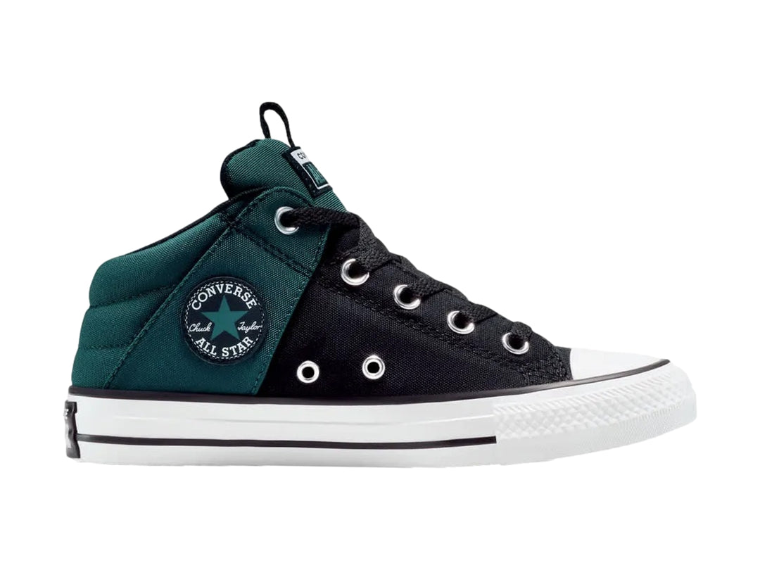 Tenis Converse tipo bota para Niño en colores negro y verde con suela blanca.