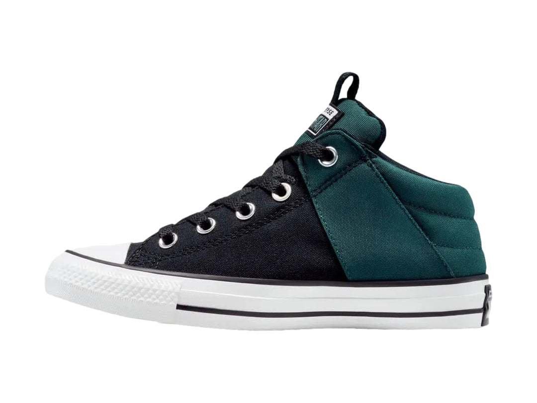 Tenis Converse tipo bota para Niño en colores negro y verde con suela blanca.