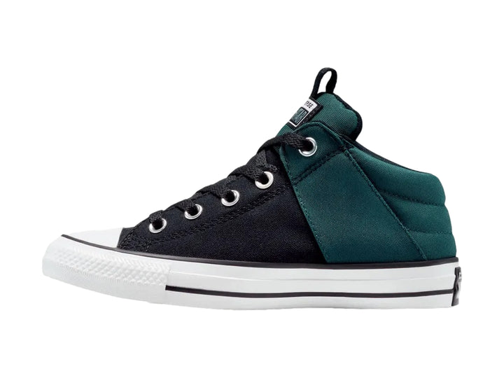 Tenis Converse tipo bota para Niño en colores negro y verde con suela blanca.