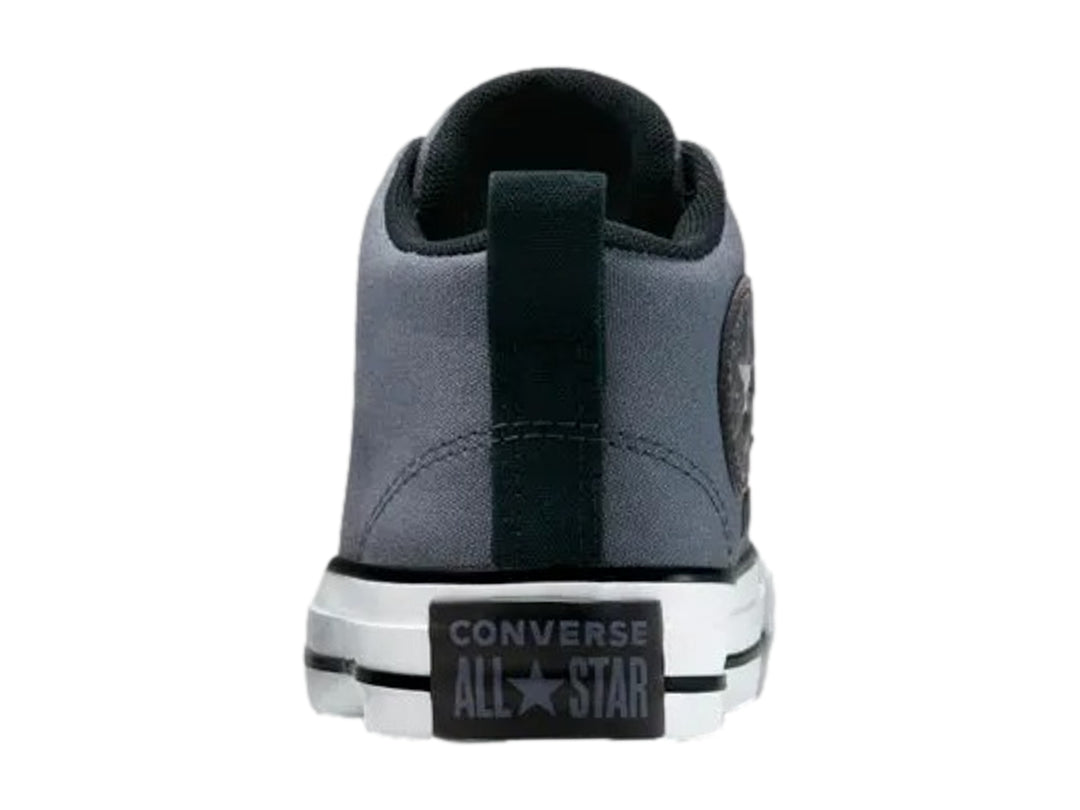 Tenis Converse Malden Street color gris oscuro con suela blanca y agujetas negras para niños.