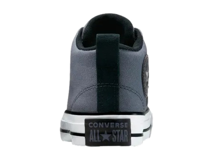 Tenis Converse Malden Street color gris oscuro con suela blanca y agujetas negras para niños.