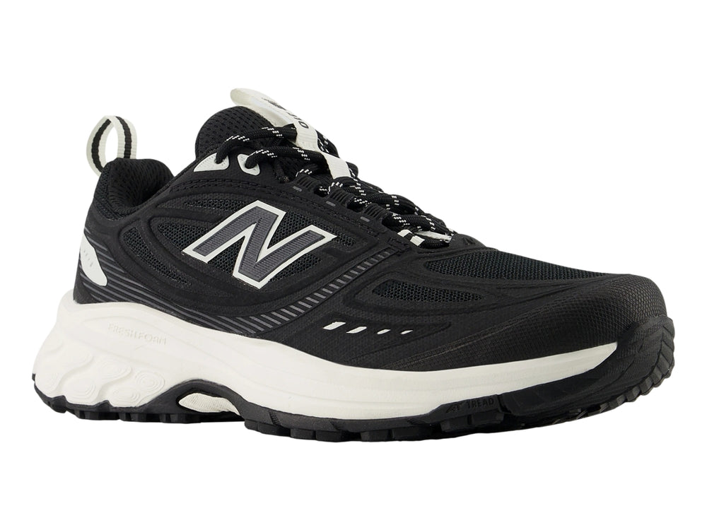 Tenis New Balance 410 color negro con suela blanca para mujer.