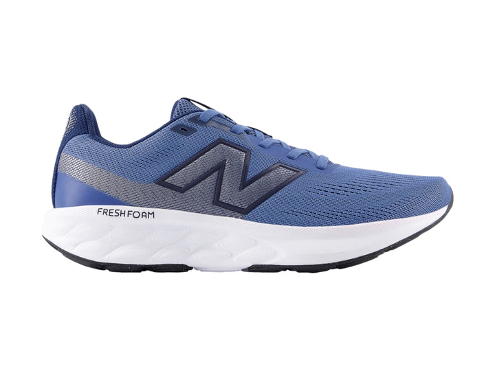 Tenis New Balance 520 color azul con suela blanca para hombre.