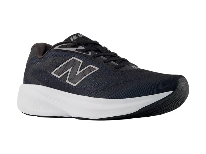 Tenis New Balance 680 para hombre en color negro con suela blanca.