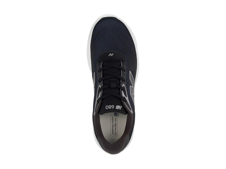 Tenis New Balance 680 para hombre en color negro con suela blanca.