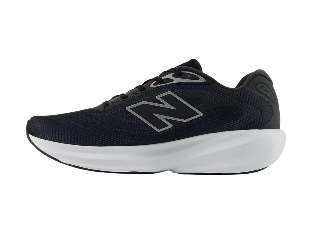 Tenis New Balance 680 para hombre en color negro con suela blanca.