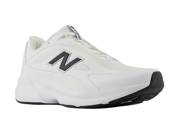 Tenis New Balance CTLYST color blanco para mujer con suela deportiva y detalles en negro.