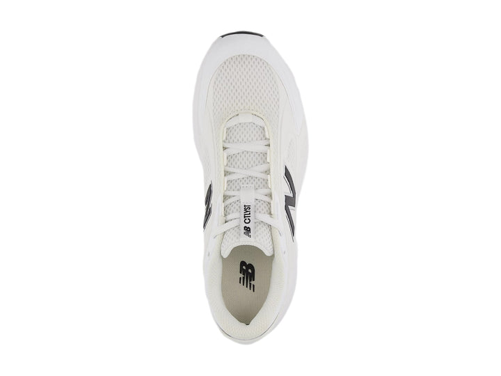 Tenis New Balance CTLYST color blanco para mujer con suela deportiva y detalles en negro.