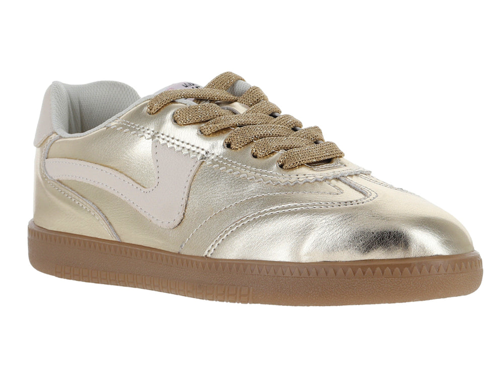 Tenis ATOK color oro inglés con acabado metálico brillante y suela color café.