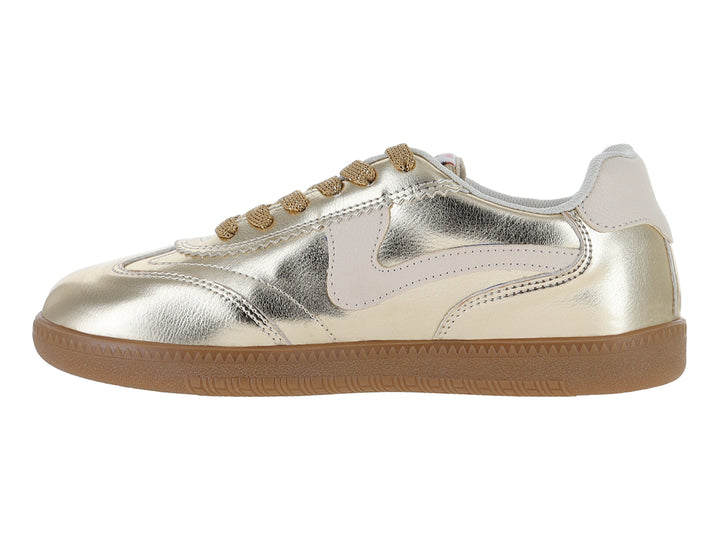 Tenis ATOK color oro inglés con acabado metálico brillante y suela color café.