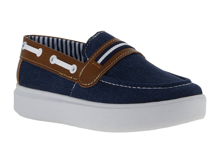 Zapato náutico para niño de lona azul marino con detalles en color camel y suela blanca.