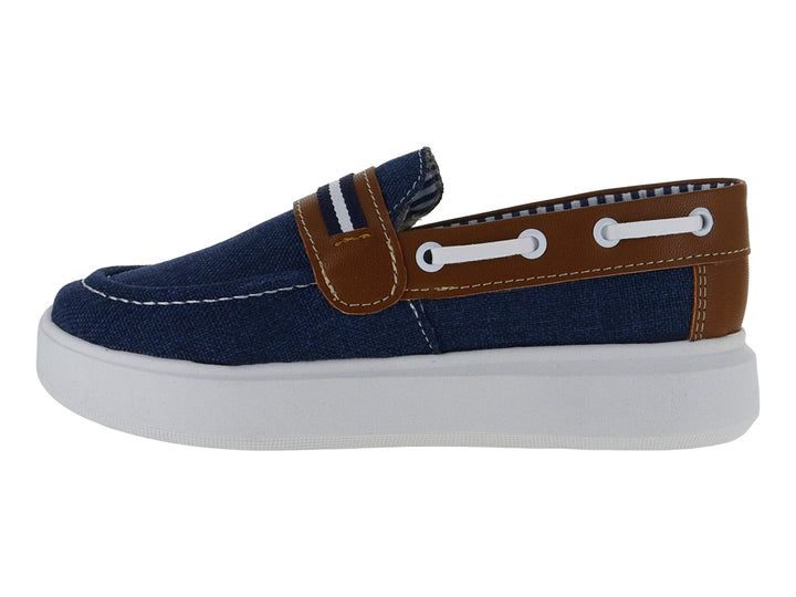 Zapato náutico para niño de lona azul marino con detalles en color camel y suela blanca.