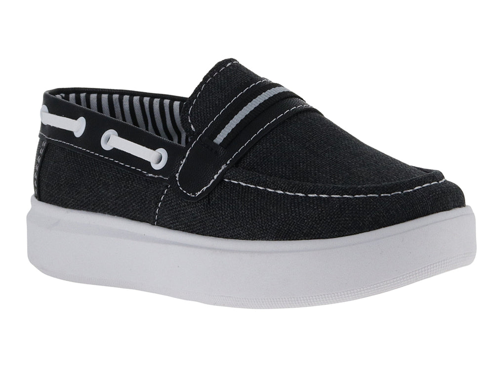 Zapato tipo mocasín de lona color negro con suela blanca para niño.