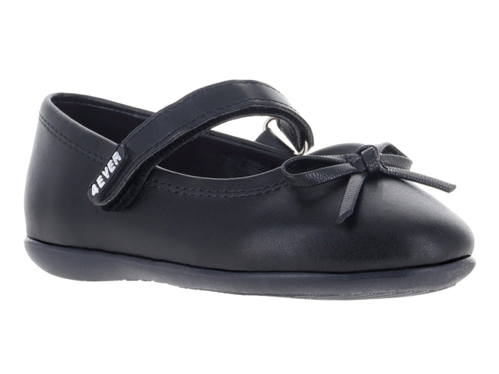 Zapato escolar negro para niña con correa ajustable y moño decorativo.