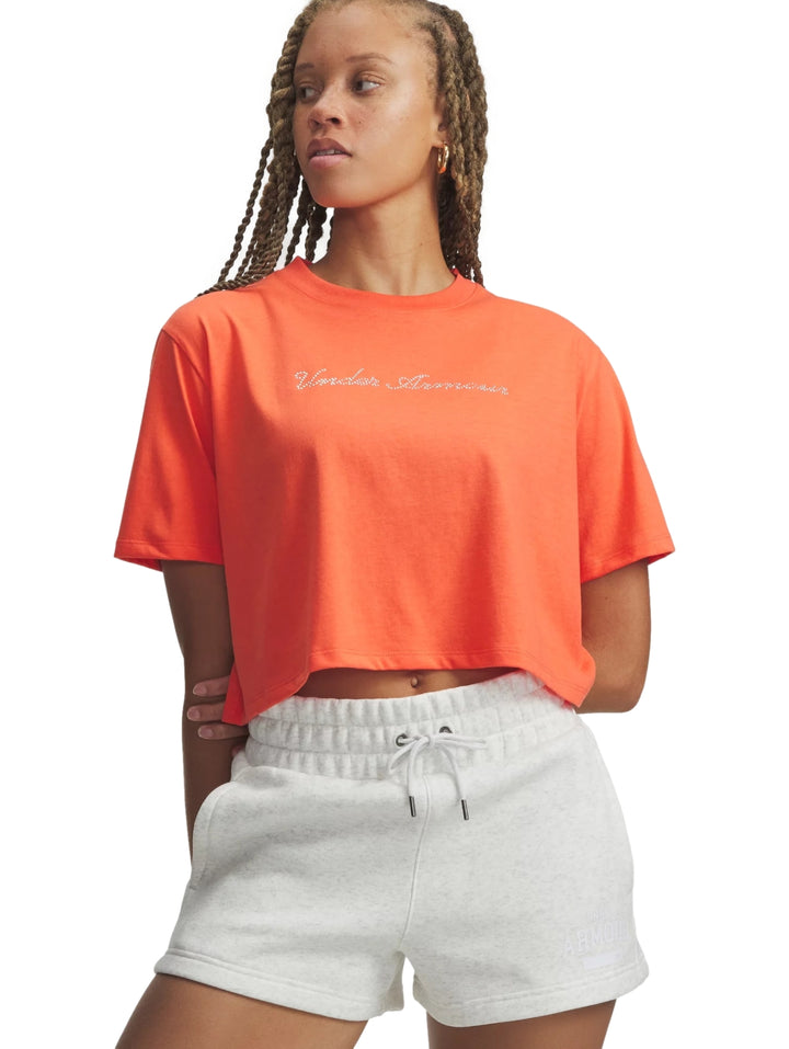 Playera crop top color rojo de manga corta para mujer de la marca Under Armour.