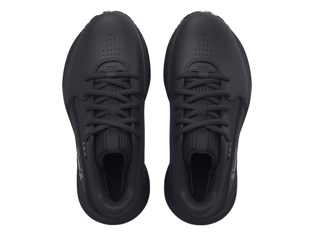 Tenis de baloncesto Under Armour color negro con suela estampada en blanco y negro.
