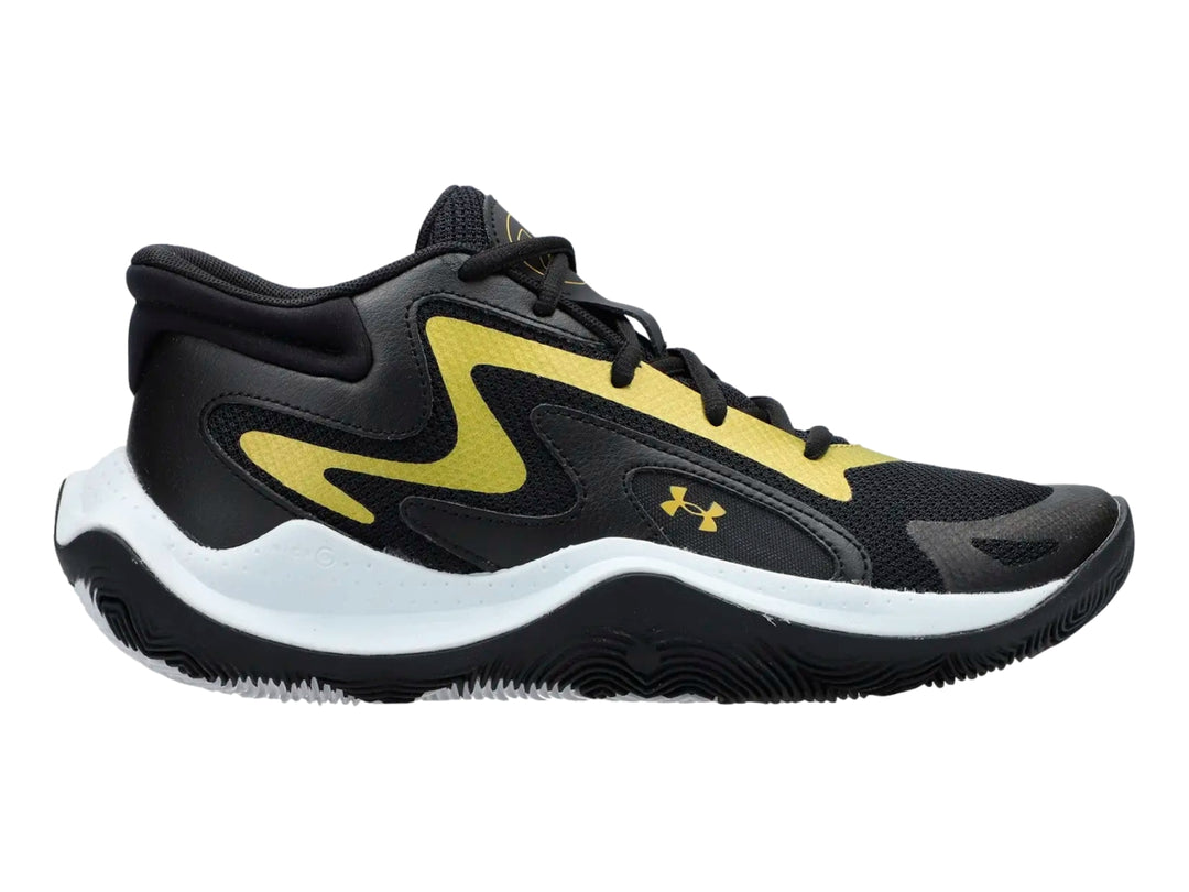 Tenis de baloncesto Under Armour Jet 25 color negro con franja amarilla y suela blanca.