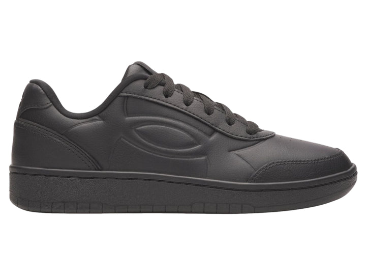 Tenis deportivos Under Armour color negro con acabado mate y suela plana.