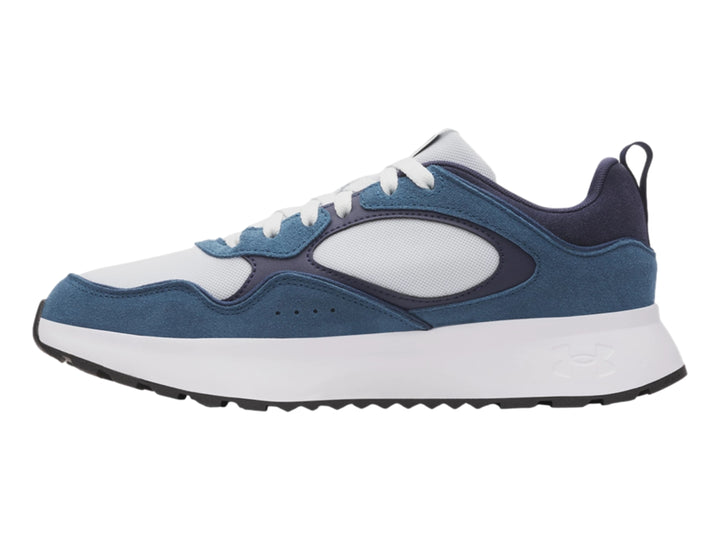 Tenis deportivos Under Armour en tonos azul y blanco con suela blanca y detalles negros.
