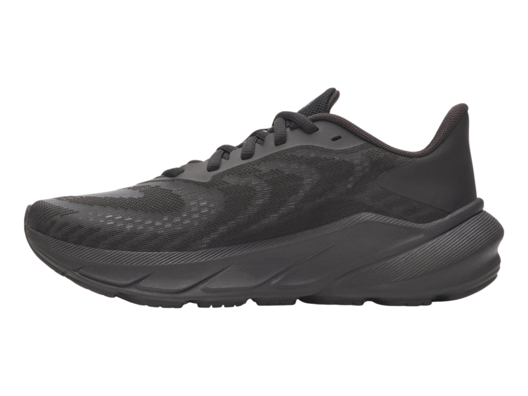 Tenis deportivos Under Armour Turbulence 3 en color negro para mujer.
