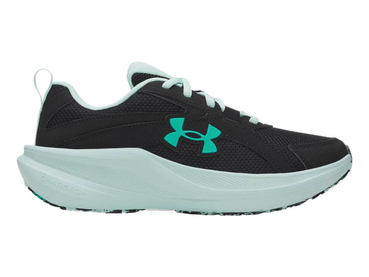 Tenis deportivos Under Armour color negro con suela y logotipo en color verde menta.