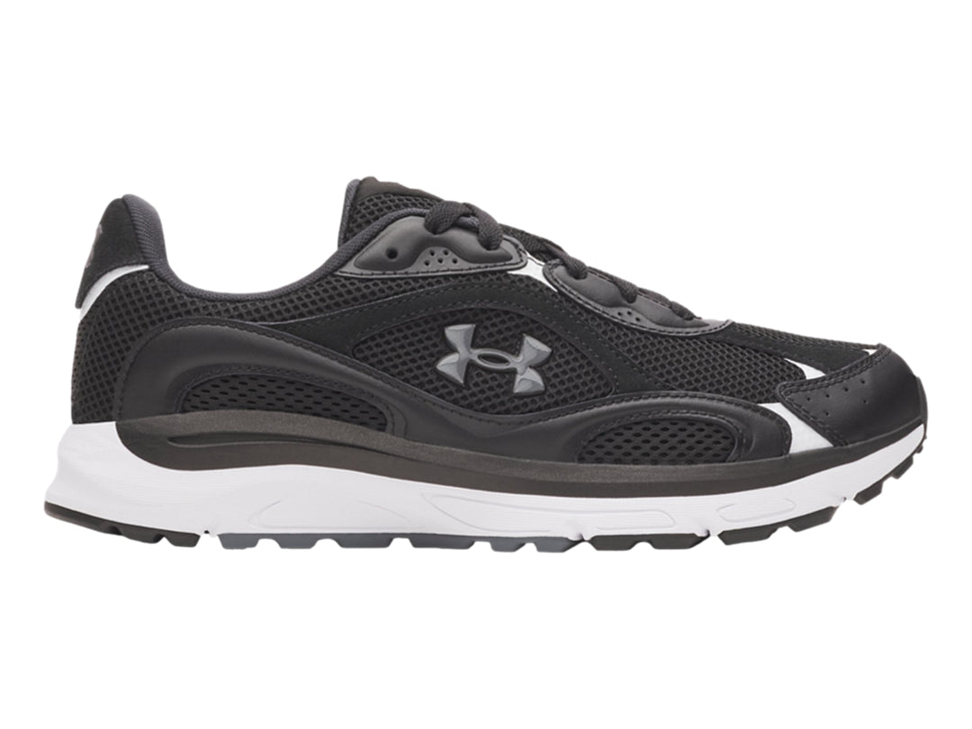 Tenis deportivos Under Armour color negro con suela blanca y detalles en gris.