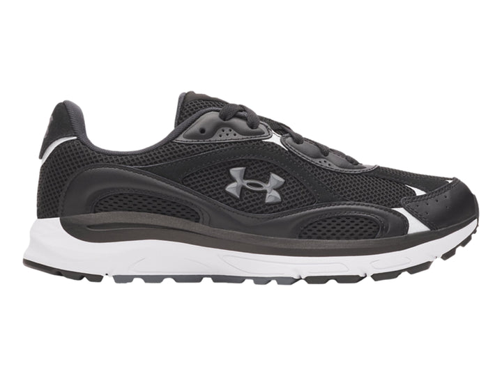 Tenis deportivos Under Armour color negro con suela blanca y detalles en gris.