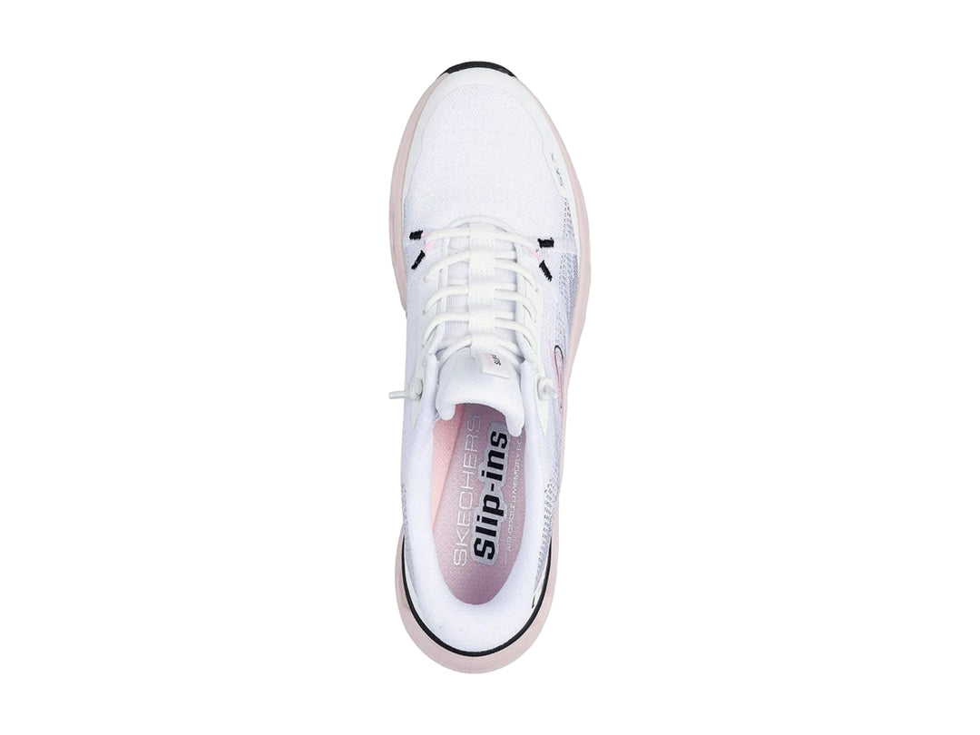 Tenis deportivos Skechers blancos con suela gruesa en color rosa claro y detalles en negro.
