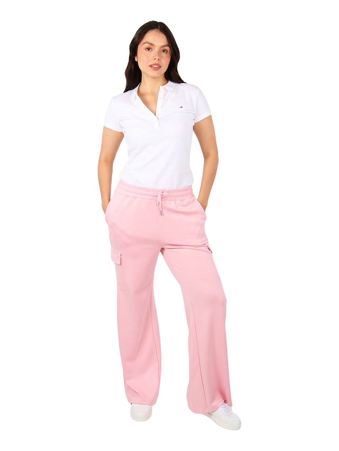Pantalón rosa de pierna ancha para mujer con cintura elástica, jareta y bolsillos laterales.