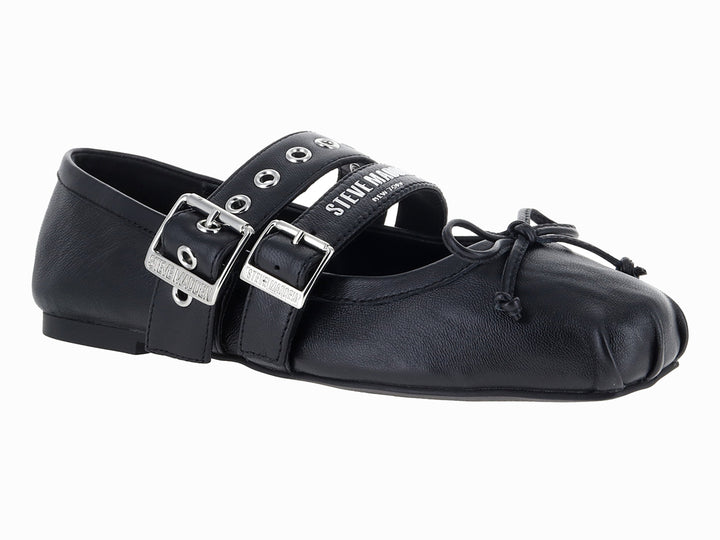 Zapato plano negro con dos hebillas plateadas y un moño decorativo en la punta.