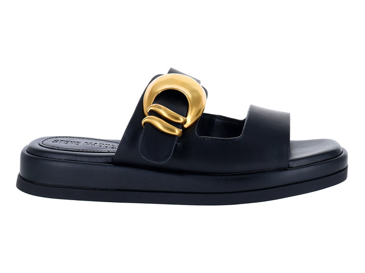 Sandalia negra Steve Madden con hebilla dorada y suela de plataforma.