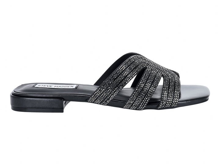 Sandalia negra de Steve Madden con tiras adornadas con cristales brillantes y suela plana.