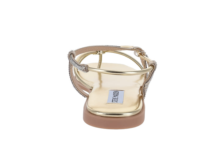 Sandalias planas doradas con tiras decoradas con brillantes y suela beige de Steve Madden.