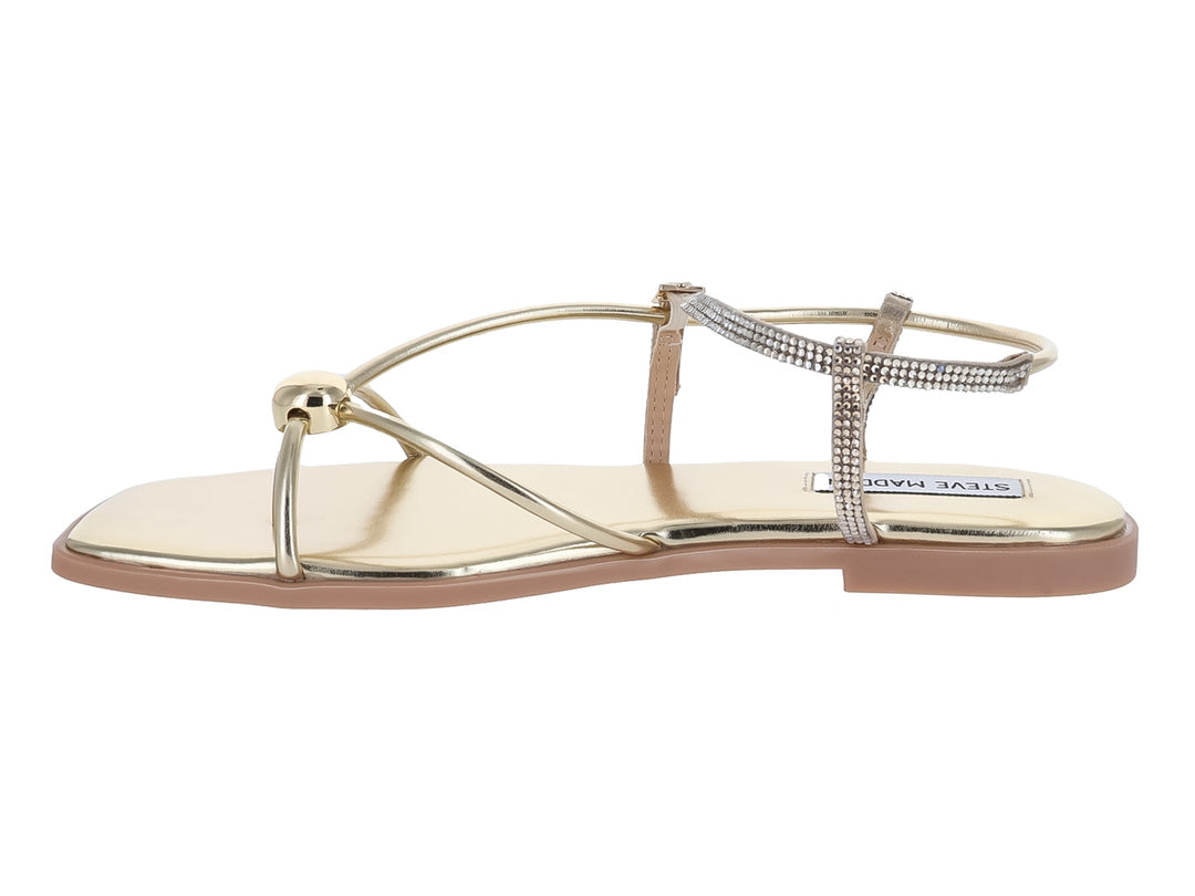 Sandalias planas doradas con tiras decoradas con brillantes y suela beige de Steve Madden.