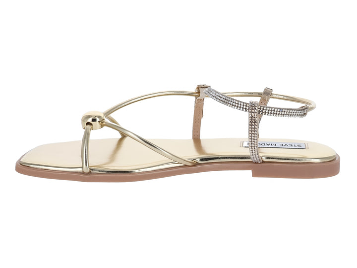 Sandalias planas doradas con tiras decoradas con brillantes y suela beige de Steve Madden.
