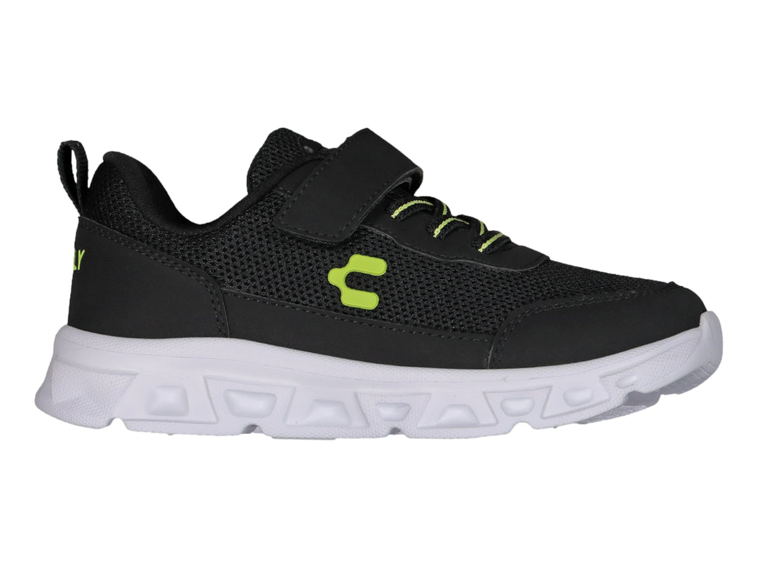 Tenis deportivos Charly color negro con suela blanca y detalles en amarillo neón.