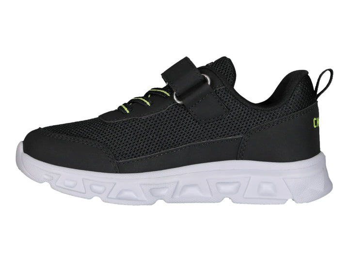 Tenis deportivos Charly color negro con suela blanca y detalles en amarillo neón.