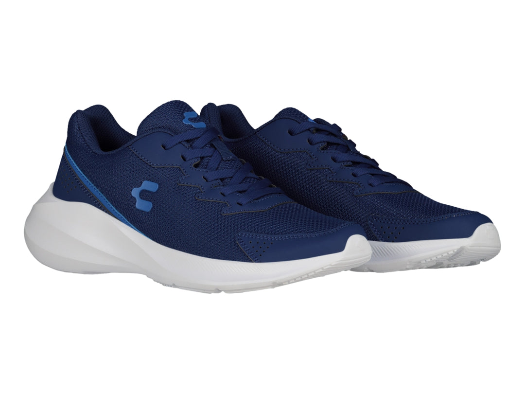 Tenis deportivos Charly en color azul con suela blanca, diseño ligero de tela transpirable.