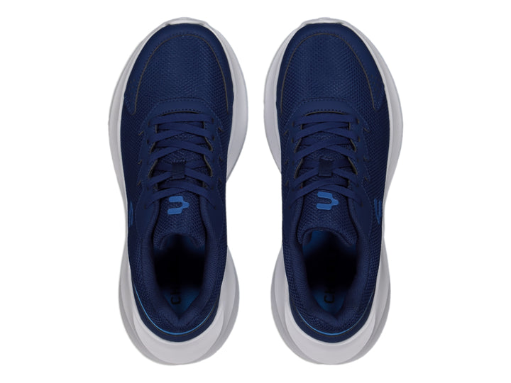 Tenis deportivos Charly en color azul con suela blanca, diseño ligero de tela transpirable.