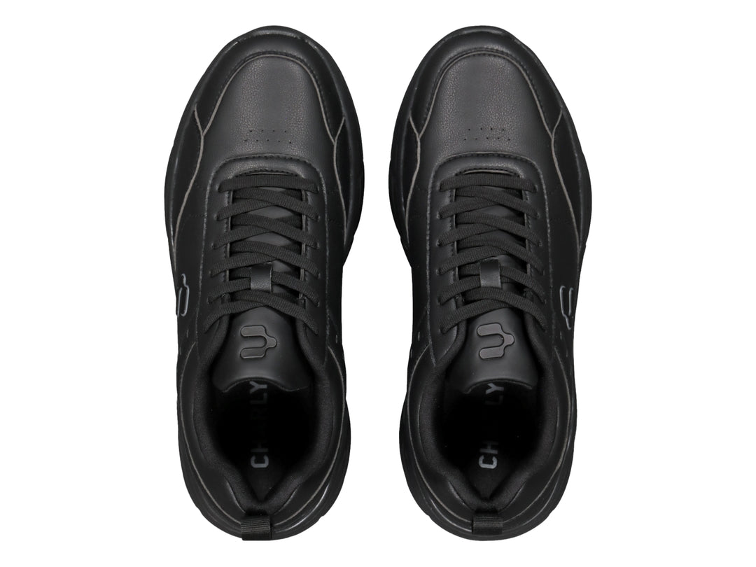 Tenis deportivos Charly color negro con suela gruesa y acabado mate.