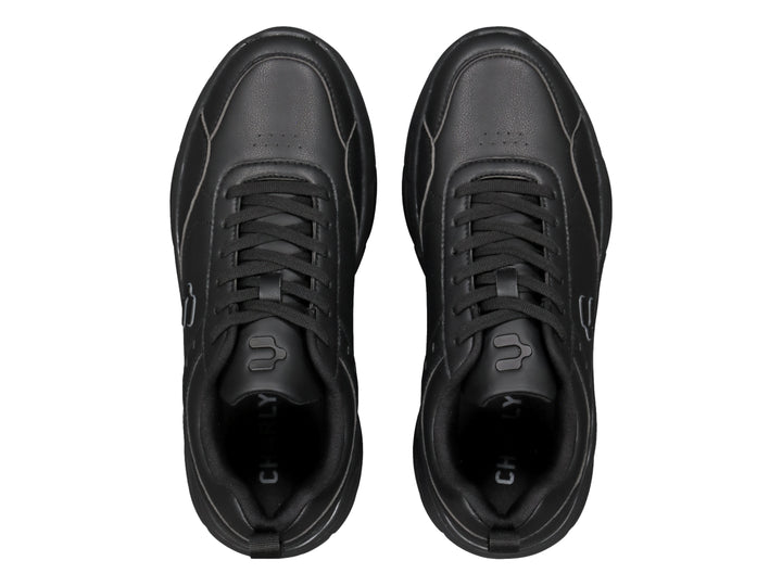 Tenis deportivos Charly color negro con suela gruesa y acabado mate.